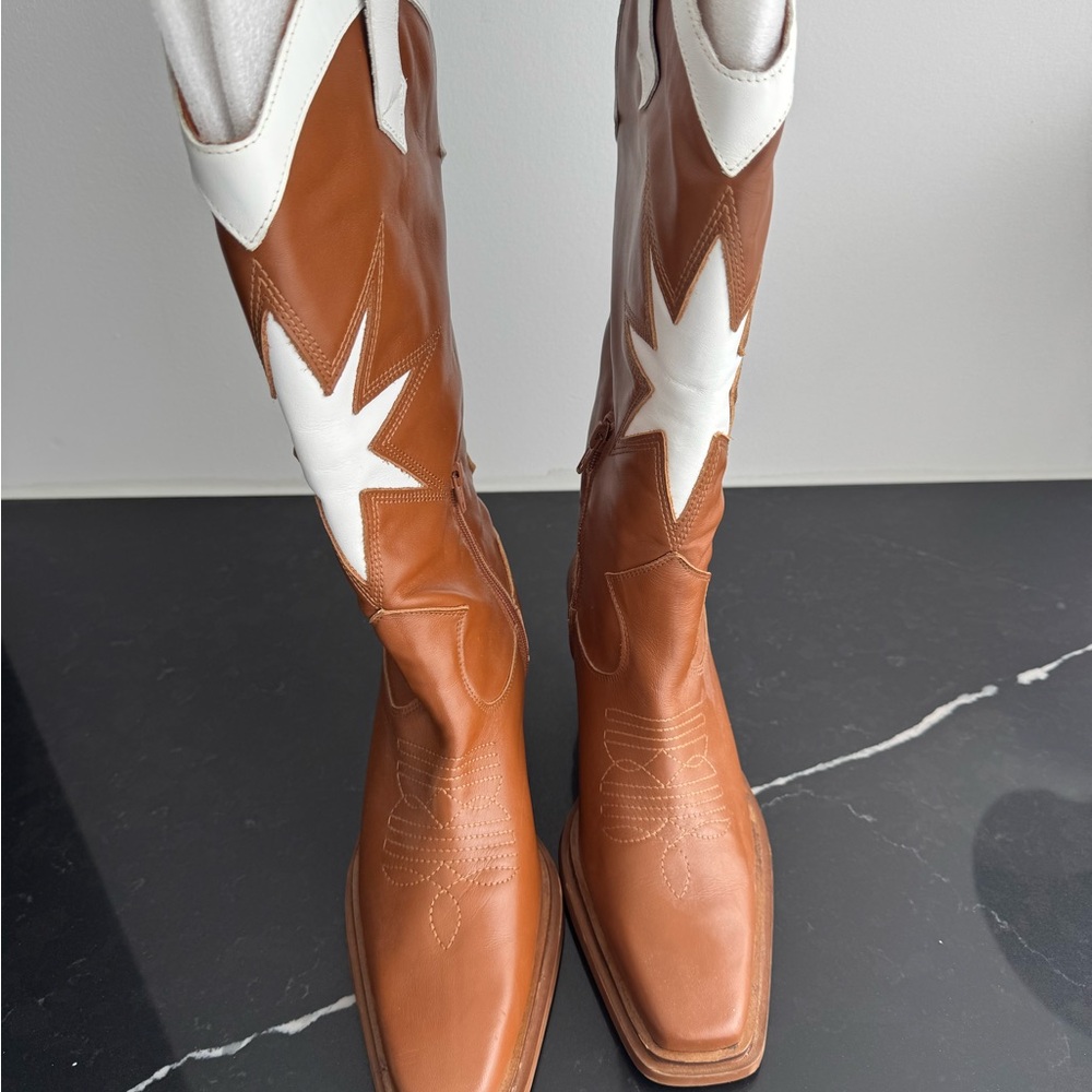L'INTERVALLE Brown and White Western style Boots with Starburst Design